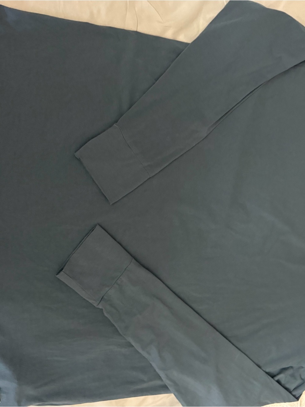 Vuori Long-Sleeve Feather Tshirt in LAKE* washed Blue-Grey color - Picture 9 of 13